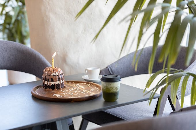 كوز القهوة كافيه من كافيهات المدينة الممشى.