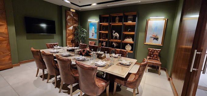 كافية مكان ألماسي من كافيهات المدينة الممشى.