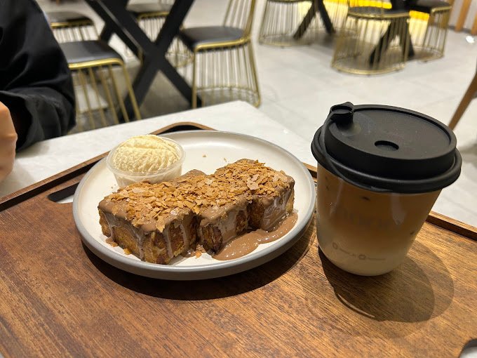 كوفي يوليا المدينة المنورة من كافيهات شارع سلطانة المدينة.