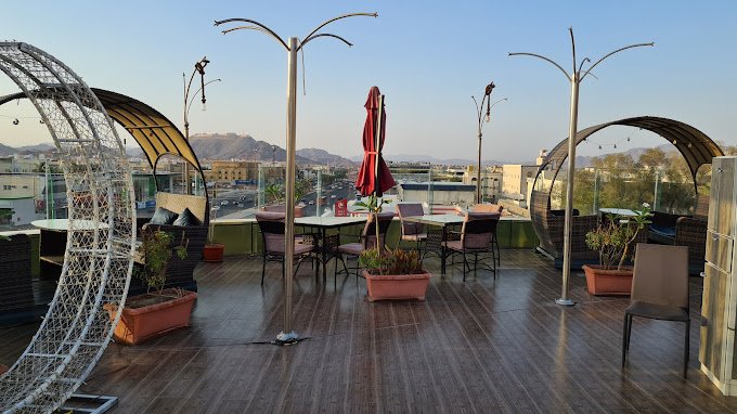 كوفي بلوم روستري المدينة من كافيهات المدينة ٢٤ ساعه.