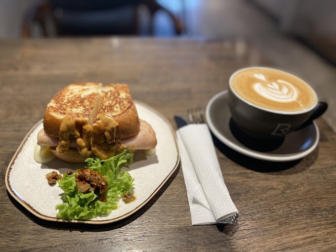 كوفي لاونج المدينة من مجمع كافيهات المدينة المنورة.