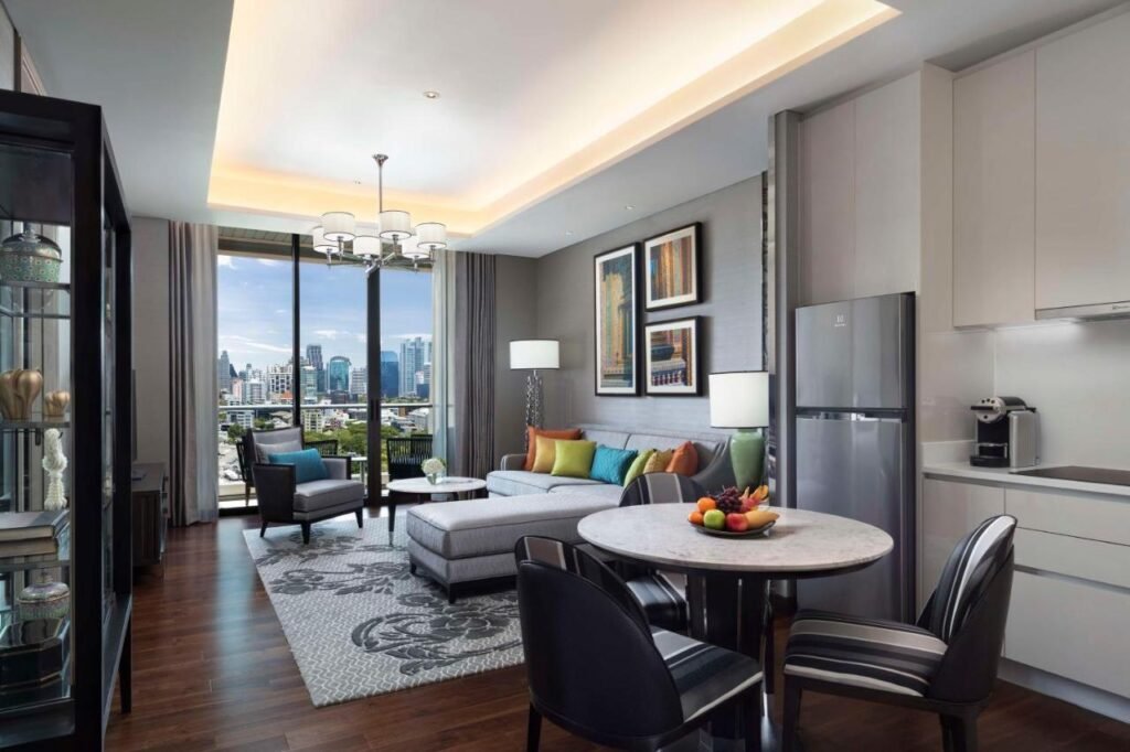 سيندهورن كيمبينسكي هوتل بانكوك من فندق قريب من مطار بانكوك الدولي.	